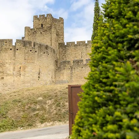 Sous Les Remparts La Maison Pimprenelle